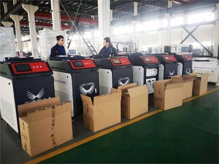 1000w 1500w 2000w Fiber Laser Welding Machine For Metal